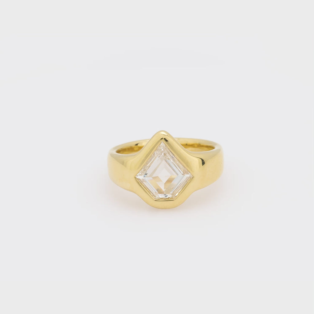 GIA 1.51 carat kite cut diamond 18k yellow gold ring