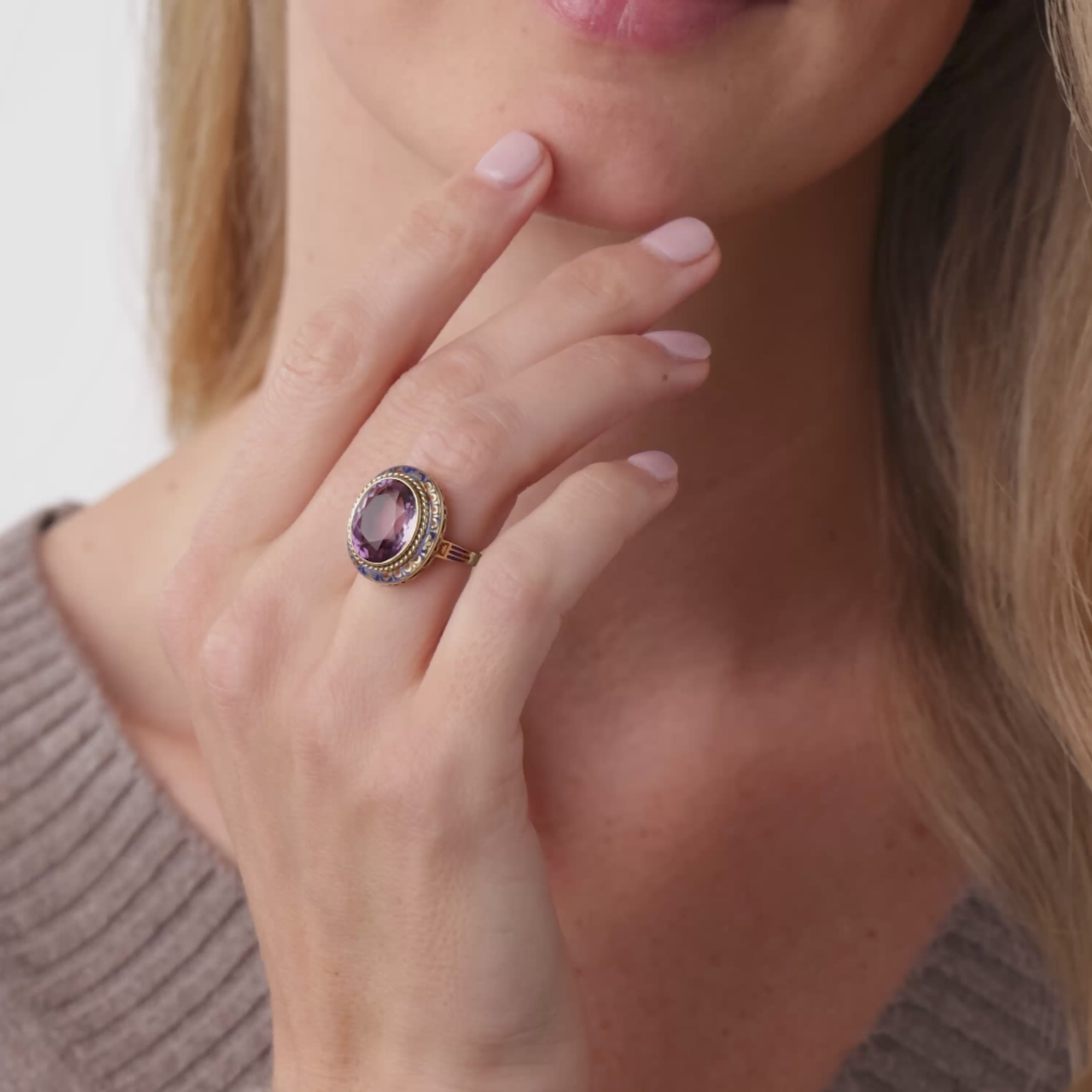 Art Deco 5.80 carat amethyst 14k yellow gold enamel ring