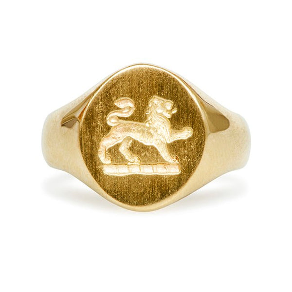 yellow gold crest lion ring